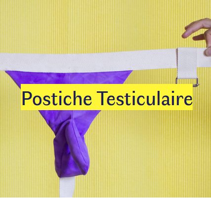 Lucile Sauzet, designer, affiche "Postiche testiculaire" @postiche-testiculaire sur fond jaune, une ceinture avec un postiche violet en forme d'organes reproducteurs masculins